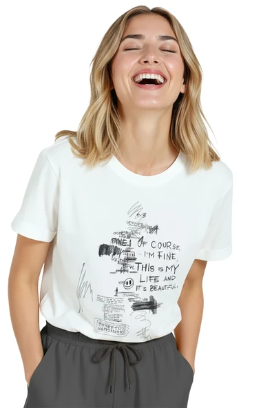 Kadın Beyaz Relaxed Fit %100 Pamuk Tişört – Çizgisel Doodle & Tipografi Baskılı - Resim 4