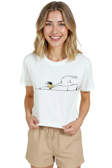 Kadın Beyaz Relaxed Fit %100 Pamuk Tişört – Çocuk & Fil Sulama İllüstrasyonlu - Resim 3
