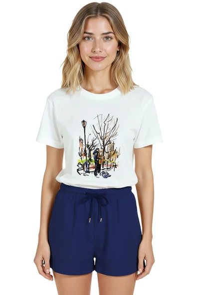 Kadın Beyaz Relaxed Fit %100 Pamuk Tişört – Park Sahnesi & Sokak Müzisyeni Baskılı - Resim 6