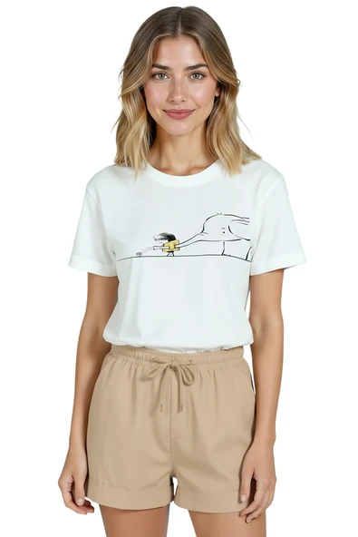 Kadın Beyaz Relaxed Fit %100 Pamuk Tişört – Çocuk & Fil Sulama İllüstrasyonlu - Resim 7