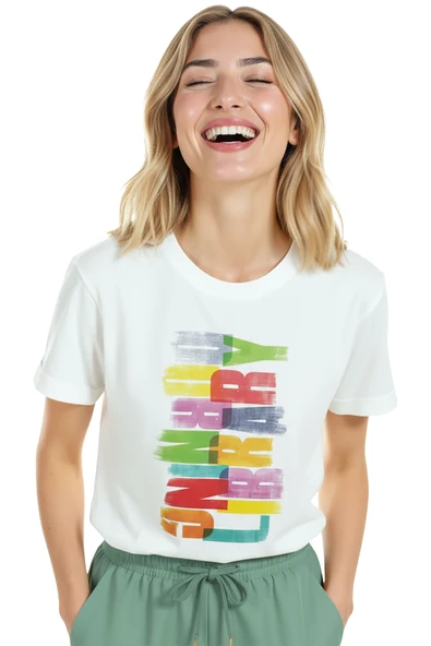 Kadın Beyaz Relaxed Fit %100 Pamuk Tişört – Renkli Brush Tipografi Baskılı - Resim 5