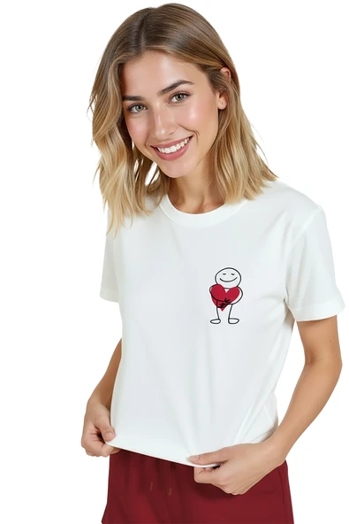 Kadın Beyaz Relaxed Fit %100 Pamuk Tişört – Kalp Sarılma & Minimal Karakter Baskılı - Resim 3