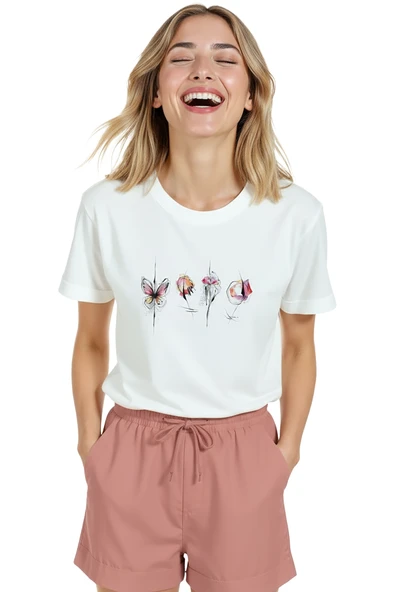 Kadın Beyaz Relaxed Fit %100 Pamuk Tişört – Suluboya Kelebek & Çiçek Sıralı Baskılı - Resim 5
