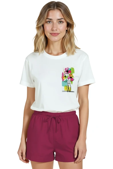 Kadın Beyaz Relaxed Fit %100 Pamuk Tişört – Suluboya Çiçek Buketi Eskiz Baskılı ürün görseli 1