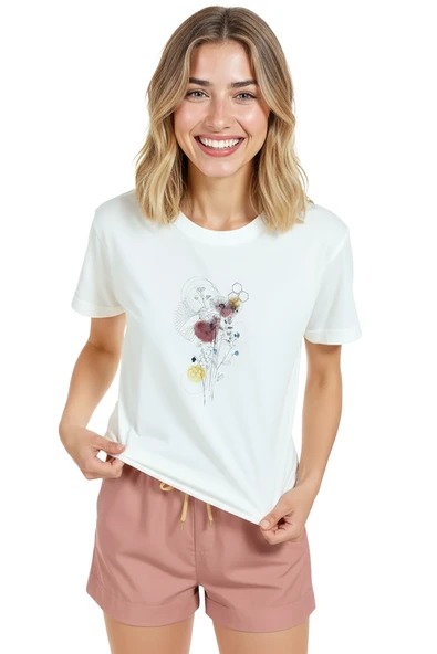 Kadın Beyaz Relaxed Fit %100 Pamuk Tişört – Kuru Çiçek & Minimal Mürekkep Baskılı - Resim 3