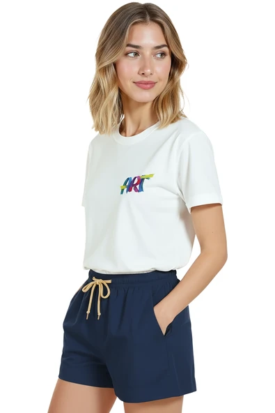 Kadın Beyaz Relaxed Fit %100 Pamuk Tişört – Renkli “ART” Suluboya Baskılı - Resim 3