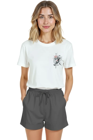 Kadın Beyaz Relaxed Fit %100 Pamuk Tişört – Kırmızı Taclı Serçe Doodle Baskılı - Resim 7