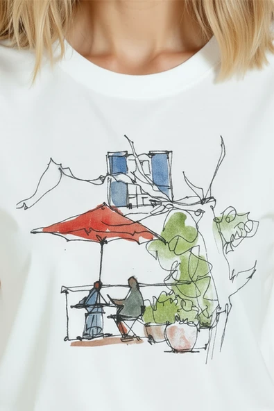 Kadın Beyaz Relaxed Fit %100 Pamuk Tişört – Suluboya Kafe & Şemsiye İllüstrasyonlu - Resim 6