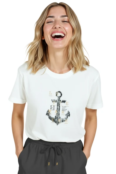 Kadın Beyaz Relaxed Fit %100 Pamuk Tişört – Suluboya Çapa & Marin Tipografi Baskılı - Resim 3