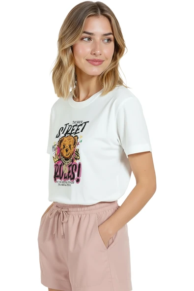 Kadın Beyaz Relaxed Fit %100 Pamuk Tişört – Street Teddy Graffiti Baskılı - Resim 4