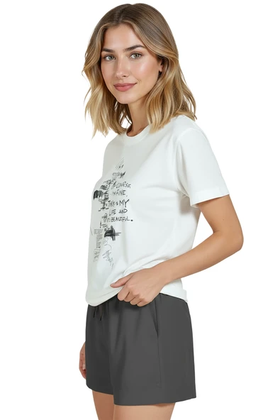 Kadın Beyaz Relaxed Fit %100 Pamuk Tişört – Çizgisel Doodle & Tipografi Baskılı - Resim 2