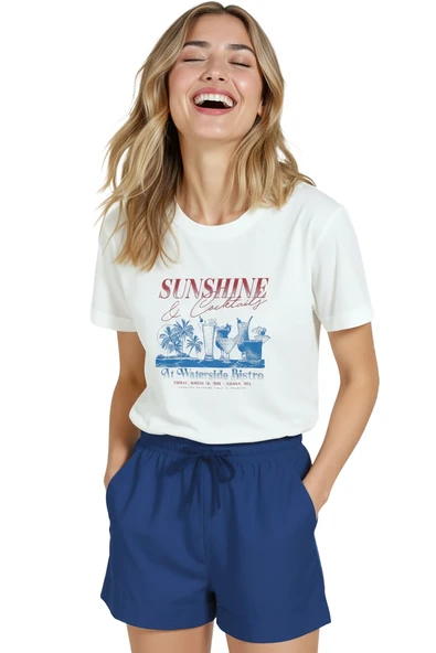 Kadın Beyaz Relaxed Fit %100 Pamuk Tişört – Cocktails Vintage Kokteyl Baskılı - Resim 5