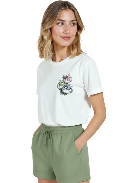 Kadın Beyaz Relaxed Fit %100 Pamuk Tişört – Çizgisel Kuş Ailesi & Sağ Göğüs Baskılı - Resim 4