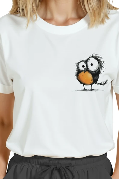 Kadın Beyaz Relaxed Fit %100 Pamuk Tişört – Sevimli Kuş Sol Göğüs Baskılı - Resim 8