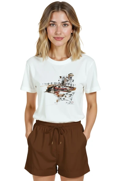 Kadın Beyaz Relaxed Fit %100 Pamuk Tişört – Suluboya Köprü & Liman İllüstrasyonlu ürün görseli 1