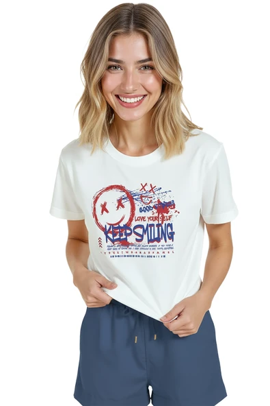 Kadın Beyaz Relaxed Fit %100 Pamuk Tişört – Grafiti “Keep Smiling” & Sokak Tipografi Baskılı - Resim 3