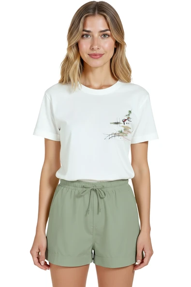 Kadın Beyaz Relaxed Fit %100 Pamuk Tişört – İskeleli Sahil Evcikleri Baskılı ürün görseli 1