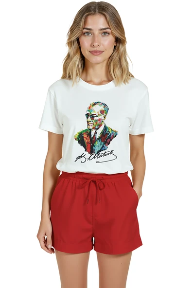 Kadın Beyaz Relaxed Fit %100 Pamuk Tişört – Renkli Atatürk Portre Suluboya Baskılı - Resim 5