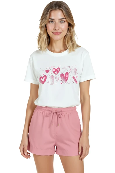 Kadın Beyaz Relaxed Fit %100 Pamuk Tişört – Pembe Doodle Kalp Sıralı Baskılı ürün görseli 1