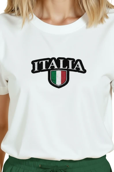 Kadın Beyaz Relaxed Fit %100 Pamuk Tişört – ITALIA Tipografi & Kalkan Bayrak Baskılı - Resim 6