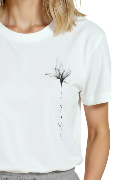 Kadın Beyaz Relaxed Fit %100 Pamuk Tişört – İnce Mürekkep Çiçek Sağ Göğüs Baskılı - Resim 8