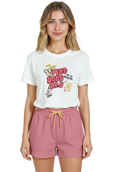 Kadın Beyaz Relaxed Fit %100 Pamuk Tişört – Grafiti Teddy & “Find Your Way” Baskılı ürün görseli 1