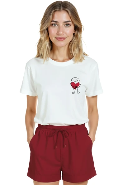 Kadın Beyaz Relaxed Fit %100 Pamuk Tişört – Kalp Sarılma & Minimal Karakter Baskılı - Resim 7