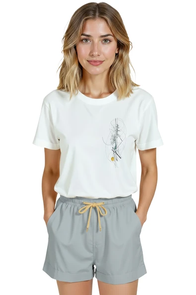 Kadın Beyaz Relaxed Fit %100 Pamuk Tişört – İnce Çizgisel Soyut Baskılı ürün görseli 1