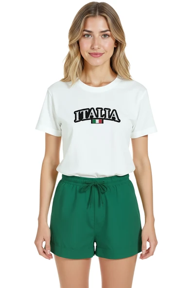 Kadın Beyaz Relaxed Fit %100 Pamuk Tişört – ITALIA Tipografi & Mini İtalya Bayrağı Baskılı ürün görseli 1