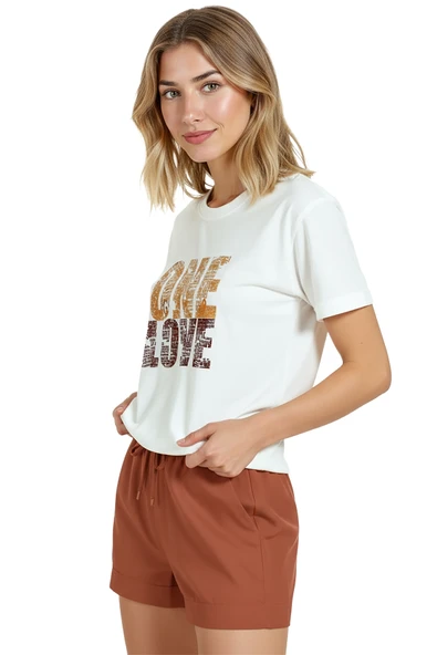 Kadın Beyaz Relaxed Fit %100 Pamuk Tişört – ONE LOVE Tipografi & Mozaik Baskılı - Resim 3