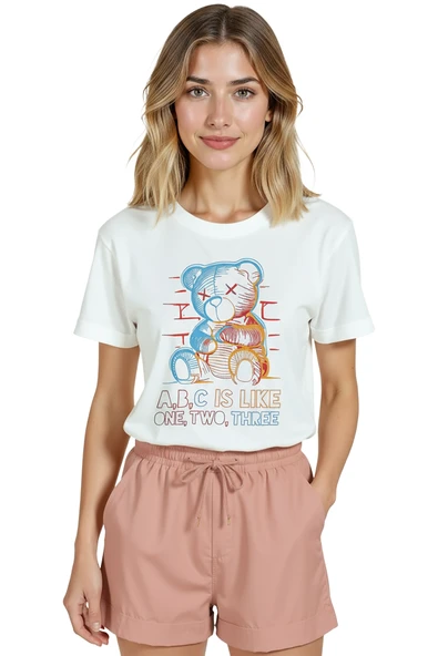Kadın Beyaz Relaxed Fit %100 Pamuk Tişört – Grafiti Teddy Ayı Tipografi Baskılı ürün görseli 1