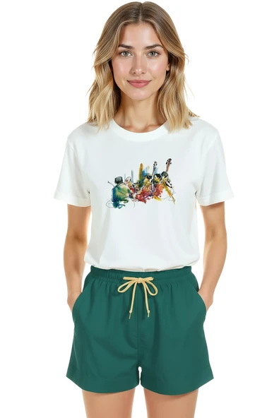 Kadın Beyaz Relaxed Fit %100 Pamuk Tişört – Caz Grubu & Sokak Müzisyeni Baskılı ürün görseli 1