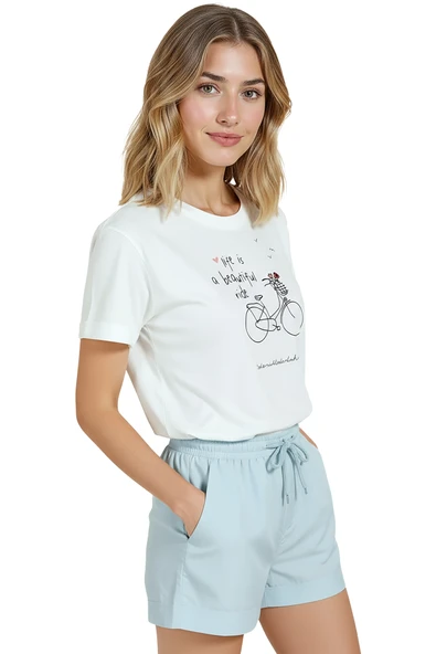 Kadın Beyaz Relaxed Fit %100 Pamuk Tişört – Bisiklet Doodle Baskılı - Resim 2