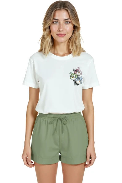 Kadın Beyaz Relaxed Fit %100 Pamuk Tişört – Çizgisel Kuş Ailesi & Sağ Göğüs Baskılı ürün görseli 1