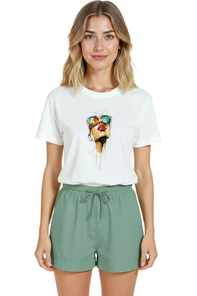 Kadın Beyaz Relaxed Fit %100 Pamuk Tişört – Renkli Gözlük ve Rujlu Portre Baskılı ürün görseli 1