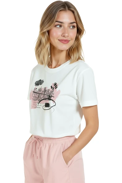 Kadın Beyaz Relaxed Fit %100 Pamuk Tişört – Suluboya New York Liman Kolajlı - Resim 4