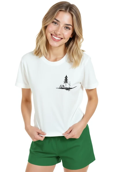 Kadın Beyaz Relaxed Fit %100 Pamuk Tişört – Suluboya Kamp & Çadır İllüstrasyonlu - Resim 3