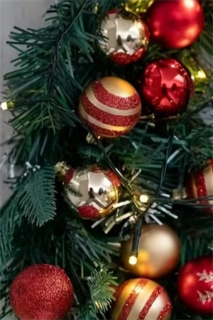 50 Adet 40mm Kırmızı Altın Beyaz Noel Ağacı Süs Topları Seti | 9 Farklı Desen & Hafif Dayanıklı Yılbaşı Dekoru - Resim 2