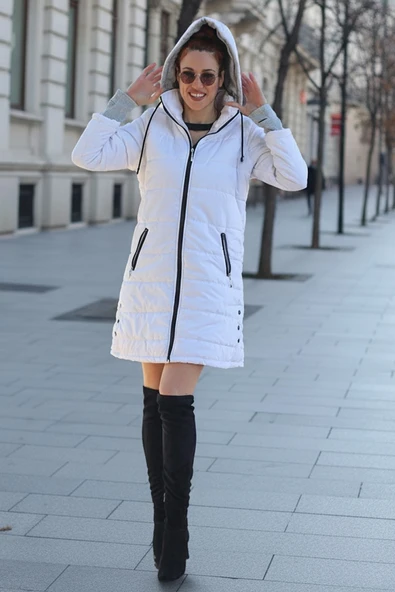 Kadın Kışlık Kapüşonlu Eldivenli Uzun Beyaz Şişme Mont - Resim 2