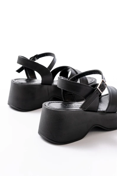 24414-1005 Siyah Günlük Çapraz Dolgu Topuk Kadın Sandalet - Resim 5