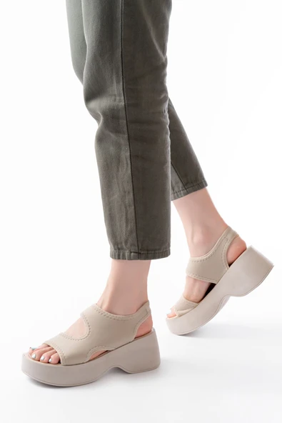 24414-573 Bej Dalgıç Günlük Dolgu Topuk Kadın Sandalet - Resim 2