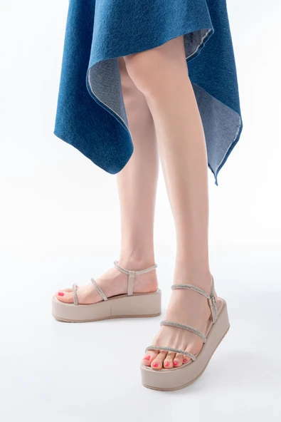 861-1008 Bej Gümüş Taşlı Dolgu Topuklu Kadın Sandalet - Resim 2