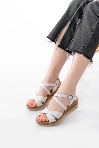 731-045 Beyaz Çapraz Hakiki Deri Dolgu Topuklu Günlük Kadın Sandalet ürün görseli