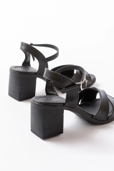 K-11 Siyah Günlük Çapraz Topuklu Kadın Sandalet - Resim 5