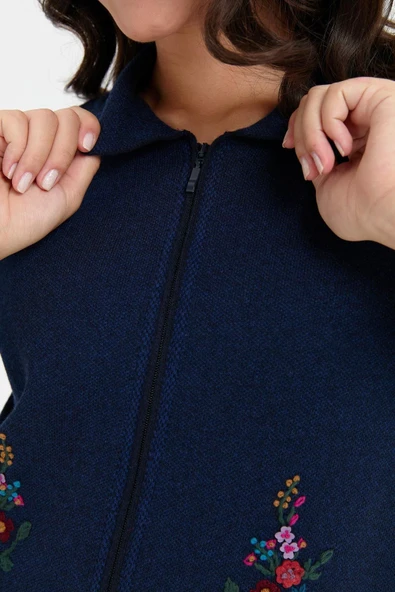 24005 DESEN TRİKO CEP ÜSTÜNDEN ÇIKAN İŞLEMELİ POLO YAKA FERMUARLI KISA CEKET - Resim 11