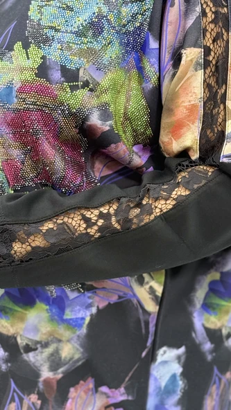 Büyük Beden Viskon Çiçek Desenli Taşlı Uzun Kol Oversize Kadın Bluz - Resim 7