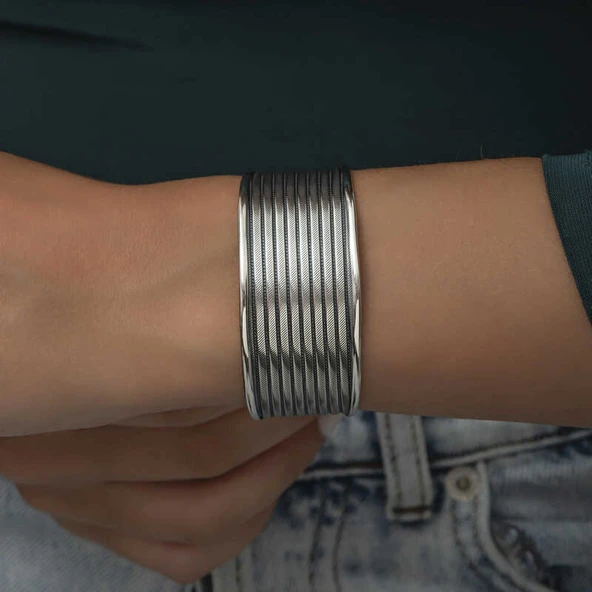 Gümüş Eskitme Desenli Kadın Bilezik - Resim 4