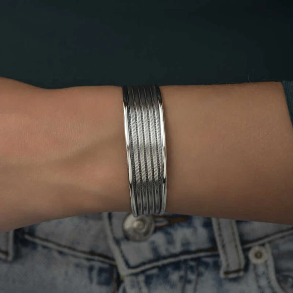 Gümüş Eskitme Desenli Kadın Bilezik - Resim 5