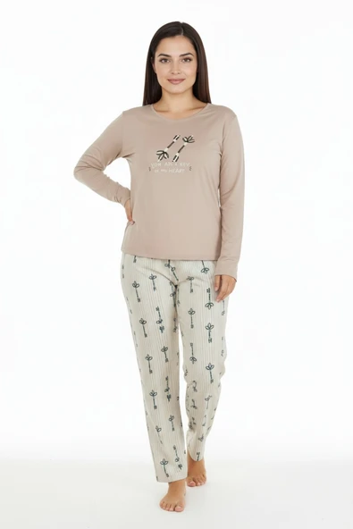 Bravie Üstü Yazılı Altı Çizgili Elite Viscose Uzun Büyük Beden Pijama Takımı Pudra 3597