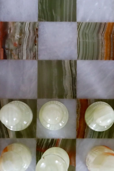 taru pasaj Lüks Oniks Satranç Takımı – Doğal Taş ve Zarif Tasarım - Resim 3